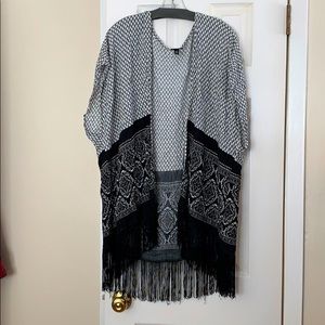 Kimono style jacket from Torrid. Size 2/3